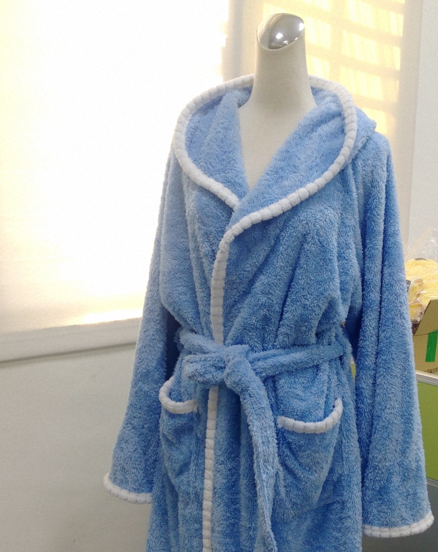 Adult's Hooded Bathrobe 1